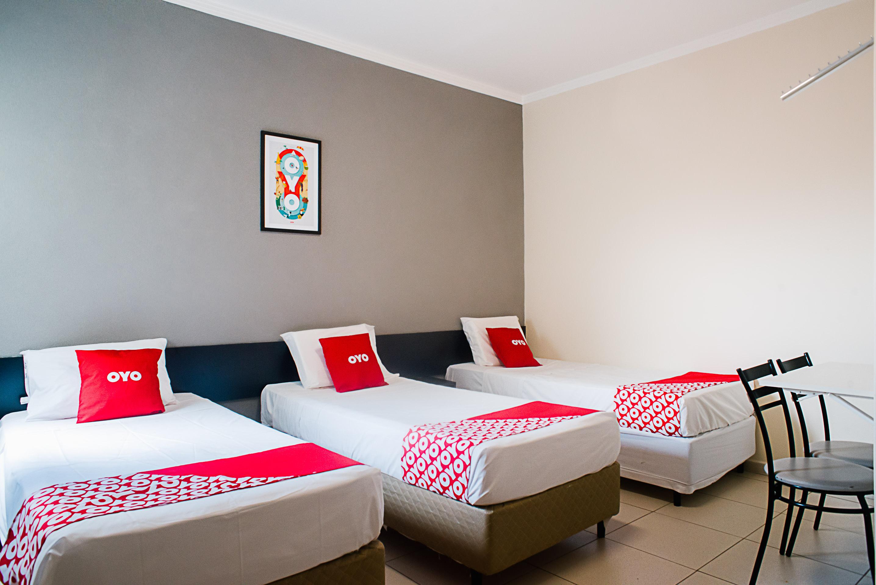 Oyo Cerrado Hotel, Campo Grande Campo Grande  Exterior photo A typical OYO hotel room in Mexico City